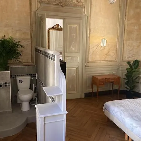 Du Marquis De Broc Bed and Breakfast