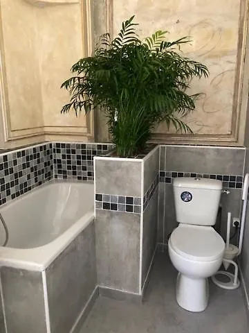 Alojamento de Acomodação e Pequeno-almoço Du Marquis De Broc *